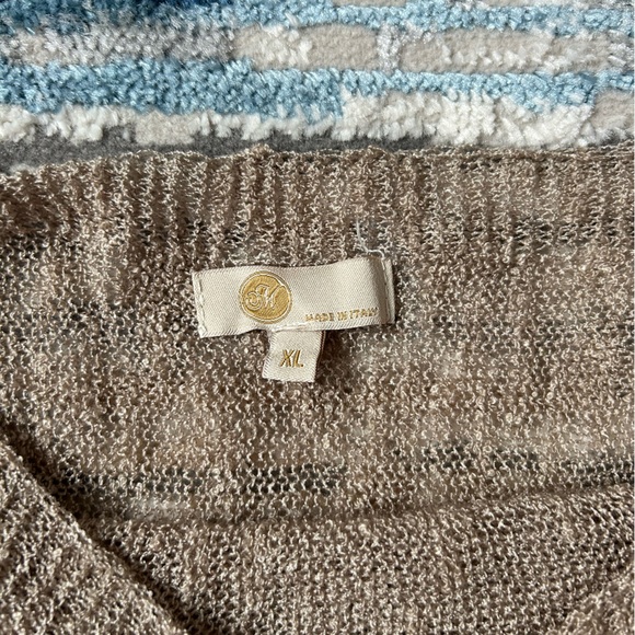 Boutique find women's knit top - Picture 2 of 3